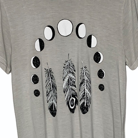 Show Me Your Mumu Oliver Feather Eclipse Tee - Picture 2 of 5